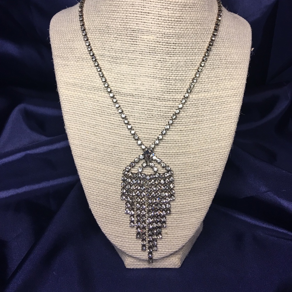 Vintage shimmering drop necklace